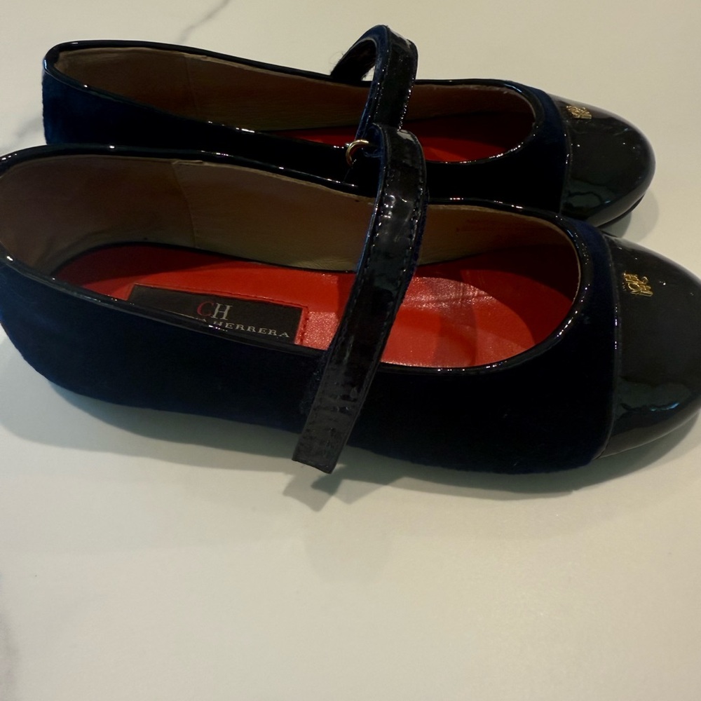 Carolina Herrera Black and Navy Patent Leather Flats - Picture 2 of 4